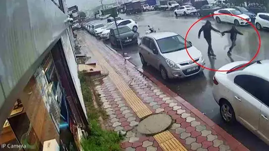 Hatay'da Kapkaççıyı Yakalamaya Çalışan Kuyumcunun Mücadele Anları