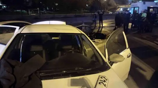 Kadıköy Emniyet Şeridinde Meydana Gelen Trafik Kazası: Sürücü Hayatını Kaybetti