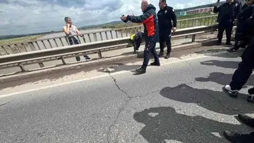 Diyarbakır Sur’da Köprüden Atlamaya Çalışan Şahıs AFAD ve Polis Ekipleri Tarafından Zamanında Kurtarıldı