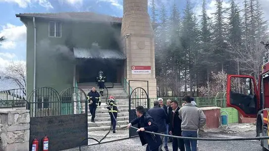 Niğde Muradiye Camii'nde Çıkan Yangına İtfaiye Ekipleri Hızlı Müdahale Etti