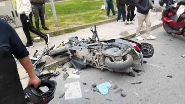 Sultangazi'de Trafik Kazası: Hafif Ticari Araç Dönüş Yapan Motosikleti Çarptı