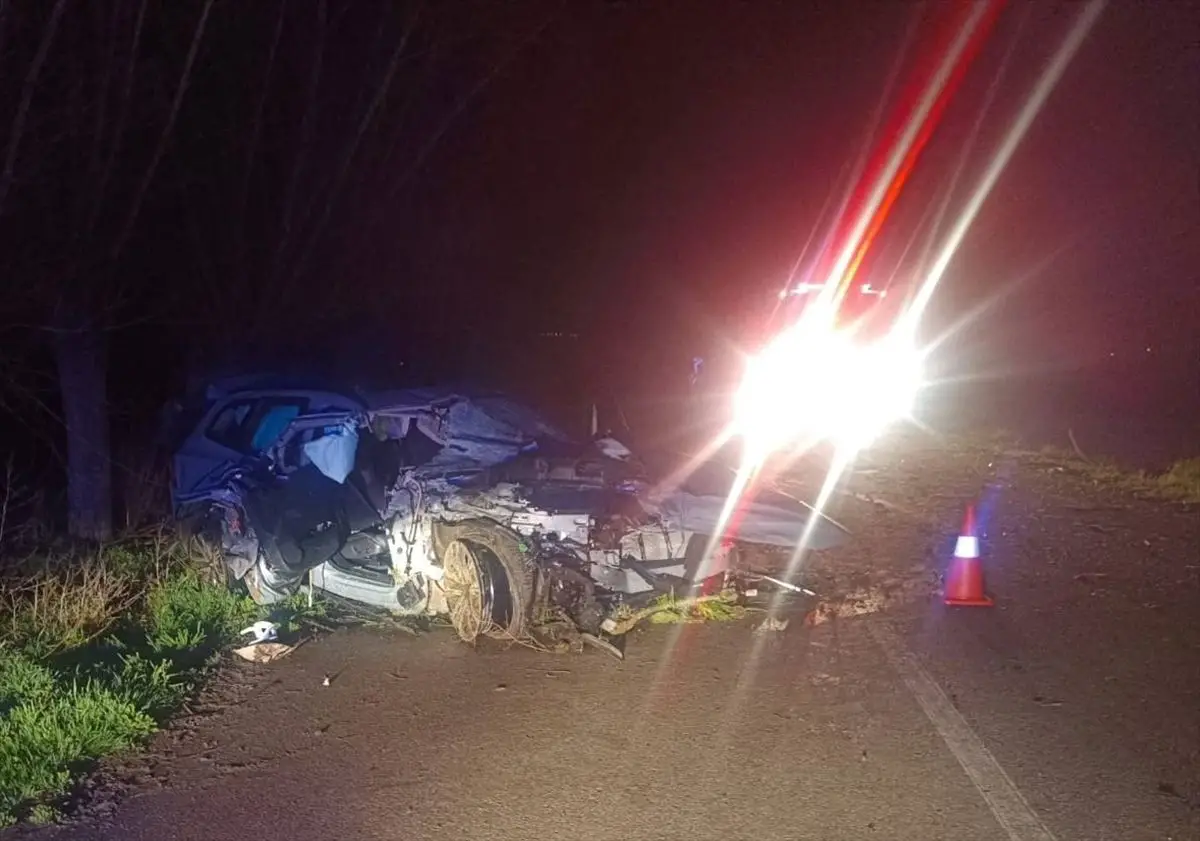 Afyonkarahisar’da Araç Ağaca Çarptı: 1 Ölü ve 1 Ağır Yaralı