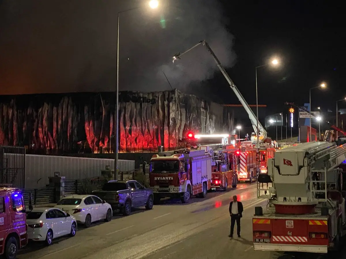 Sincan’da medikal malzeme fabrikası yangını
