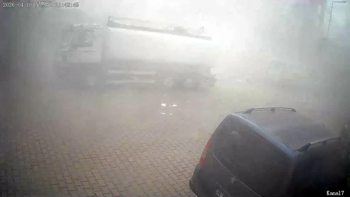 Avcılar’da Kontrollü Yıkım Sırasında Bina Çöktü: Operatör Şanslı Kaçtı