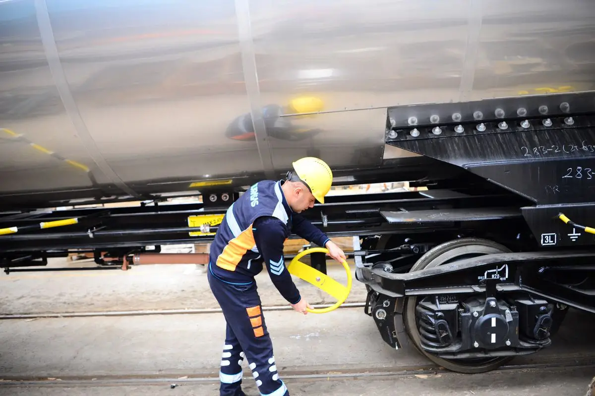 Ulaştırma Bakanı, Ordunun Yakıt Taşıma Kapasitesini Artırmak İçin 41 Yeni ZACENS Vagonu Onayladı