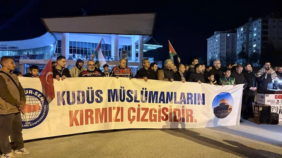 Burdur’da İHH protesto konvoyu