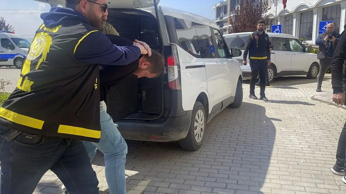 Gemlik'te 65 Yaşındaki Kadının Bıçaklı Cinayeti: Kız Serbest Bırakıldı, Erkek Arkadaşı Gözaltına Alındı