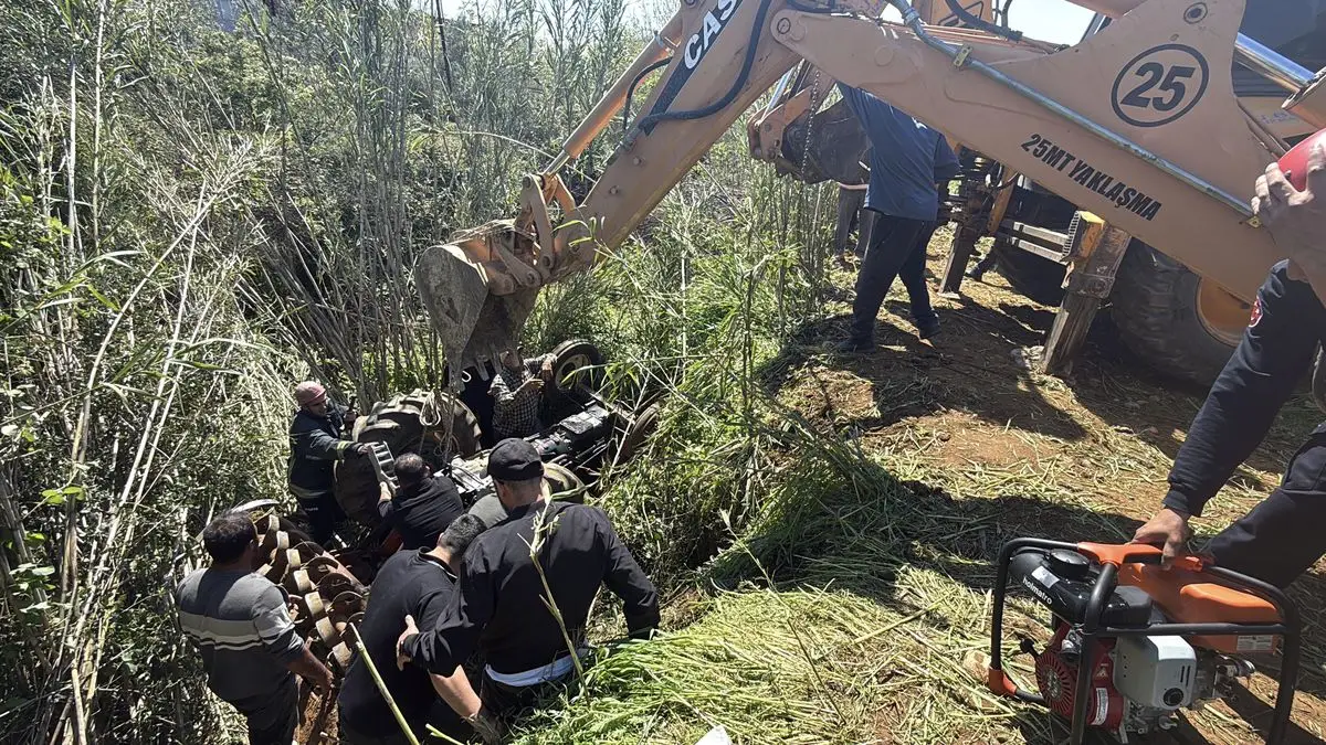 Antalya’da Traktör Devrildi: Emekli Polis Mehmet Üstün Hayatını Kaybetti