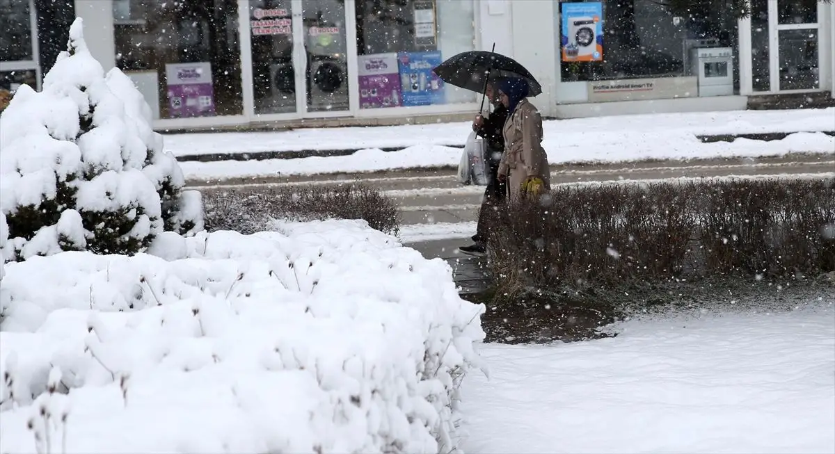 Doğu Anadolu’da Nadir İlkbahar Karı Ulaşımı Felçledi