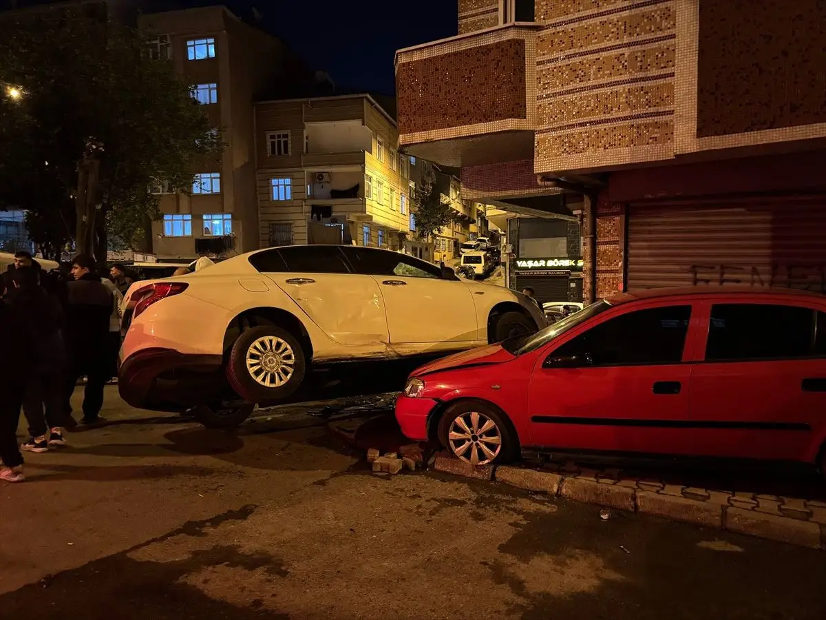 Esenler Oruçreis Mahallesi'nde taksi çarpması