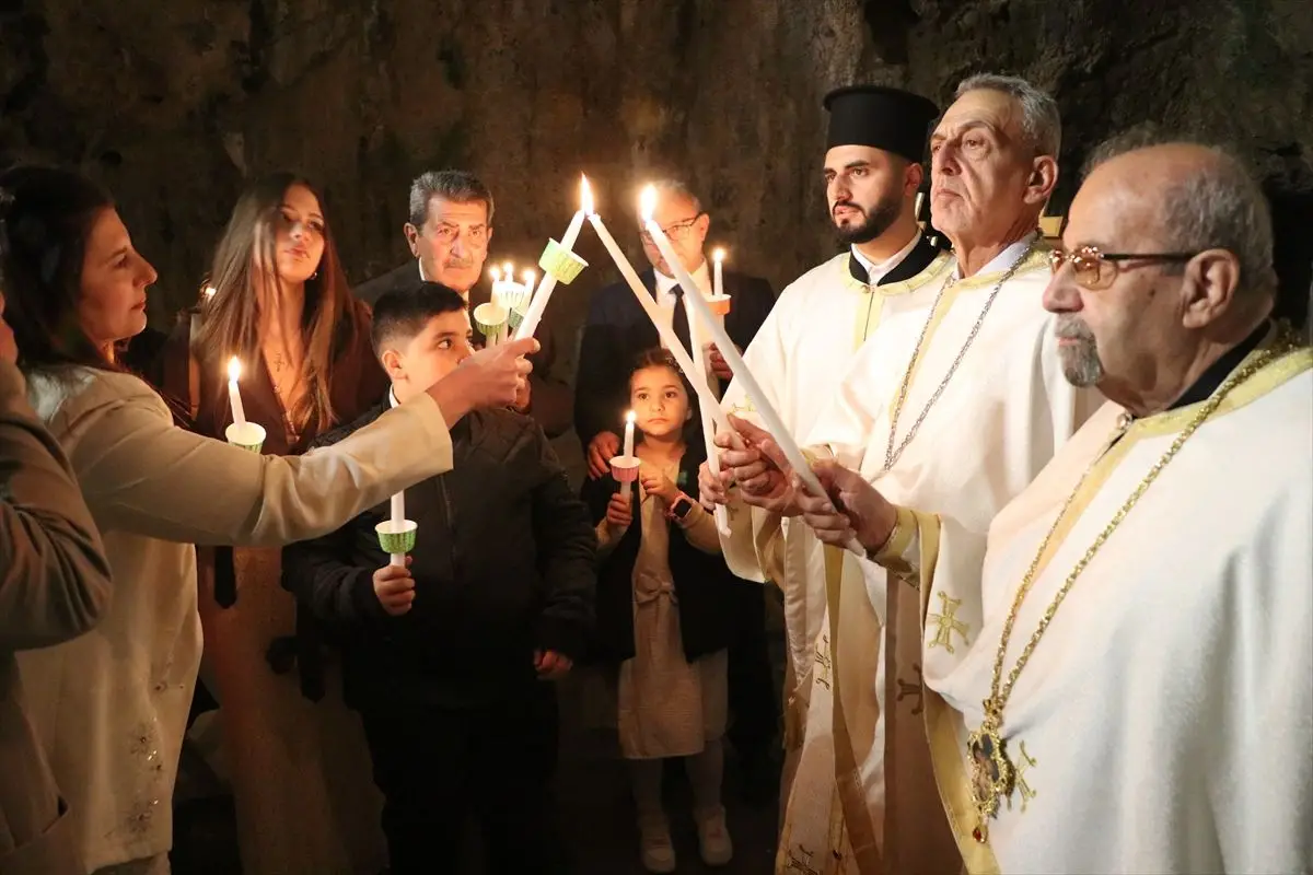 Hatay St. Pierre Kilisesi'nde Paskalya ayini