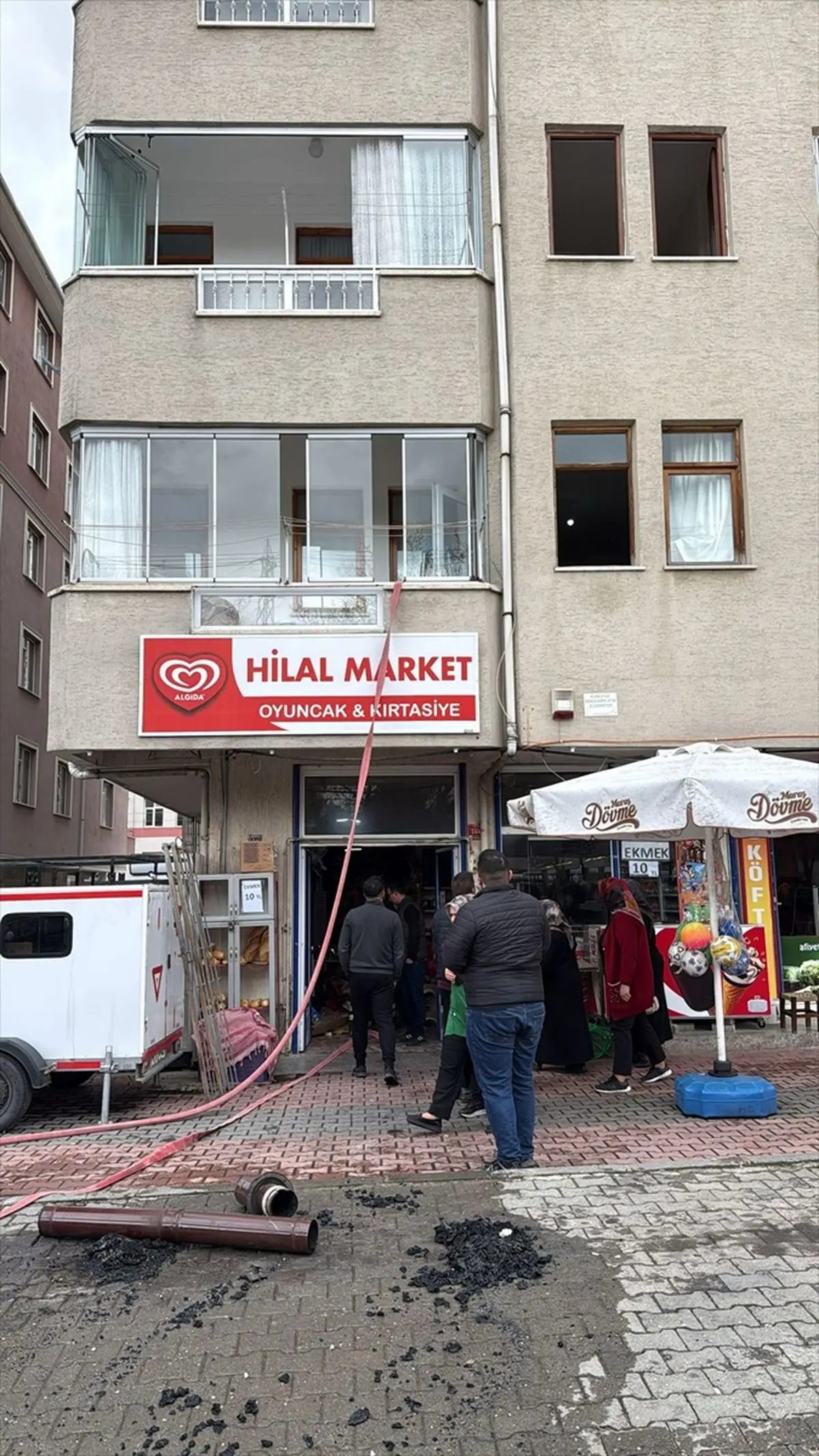 Tosya’da Yangın Müdahalesi Felaketi: Bakkal Erdal Mensur Hayatını Kaybetti