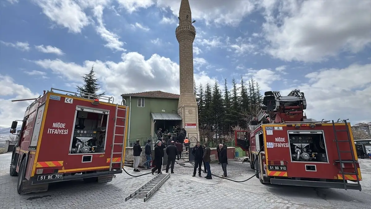 Niğde camii yangın sonrası görüntü