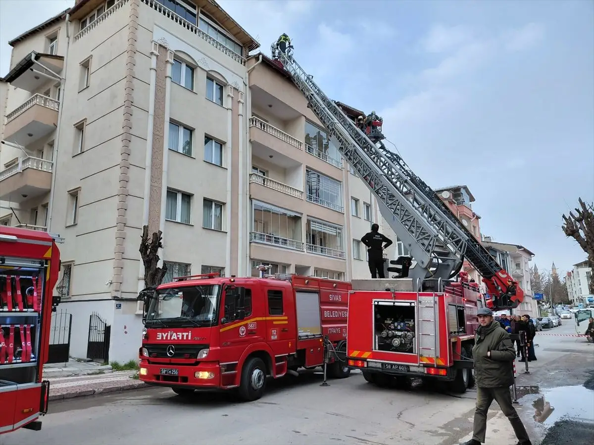 Sivas’ta Teras Katında Çıkan Apartman Yangını: Maddi Hasar ve Hızlı Müdahale