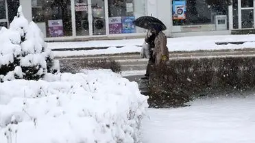 Karla kaplı yol ve temizlik ekipleri