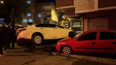 Esenler Oruçreis Mahallesi'nde Taksi Çarpmasıyla İki Araç Hasar Aldı