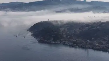 İstanbul Boğazı'nda Yoğun Sis Şartları Ulaşımı Etkiliyor