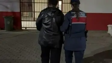 Kuşadası'nda 73 Yıl Hapis Cezalı Kadın Jandarmanın Denetiminde Yakalandı