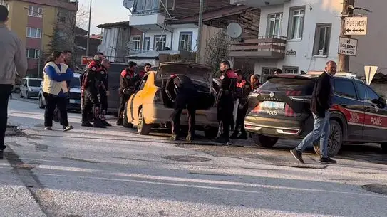 Kavga sonrası polis ekipleri olay yerinde