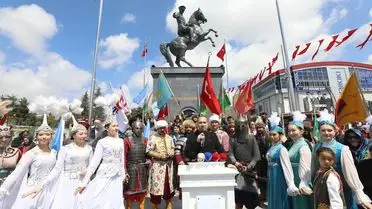 Niğde'de Nevruz Coşkusu Renkli Kortejlerle Kutlandı