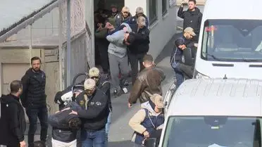 Bursa’da Temizlik Görevlileri Tahterevalliyle Çocukluğa Dönüş Yaptı