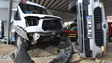 Trabzon Ortahisar’da Minibüs ve SUV Çarpışması: 4 Yaralı