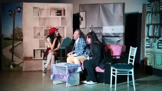 İncirliova’da ‘Oğluma Kız mı Yok’ Tiyatro Oyunu Kalabalık İzleyicilerle Buluştu