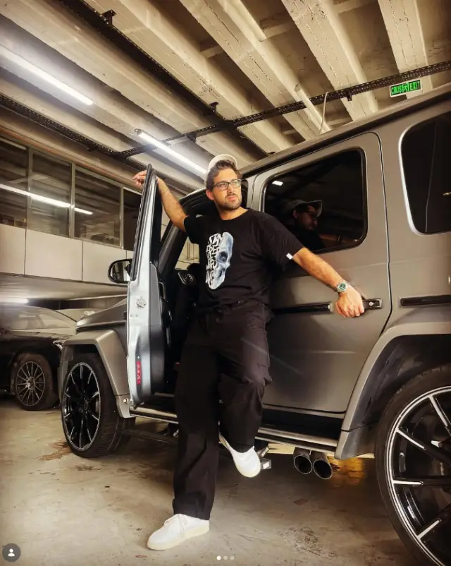 Doğu Demirkol sahne performansı