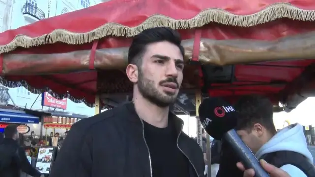 Kestane tezgahının önündeki uzun kuyruk