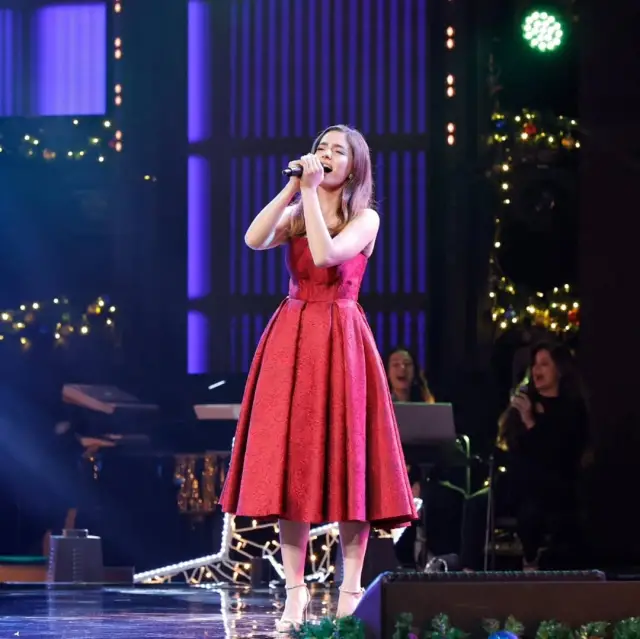 Ava Yaman kırmızı halı