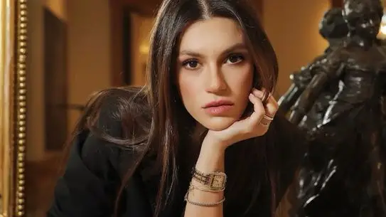 Yüsra Geyik'ten Çekim Sırasında Şaşırtıcı İtiraf: Ortada Durmak En Zor An!