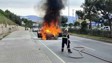 Kuşadası'nda Ardışık Araç Yangınları Şehri Sarstı