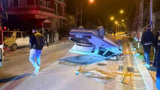Balıkesir Sındırgı’da Kontrolünü Kaybeden Araç Takla Attı, 2 Yaralı