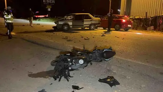 Çanakkale Umurbey'de Trafik Kazası: Otomobil ve Motosiklet Çarpıştı, 3 Yaralı