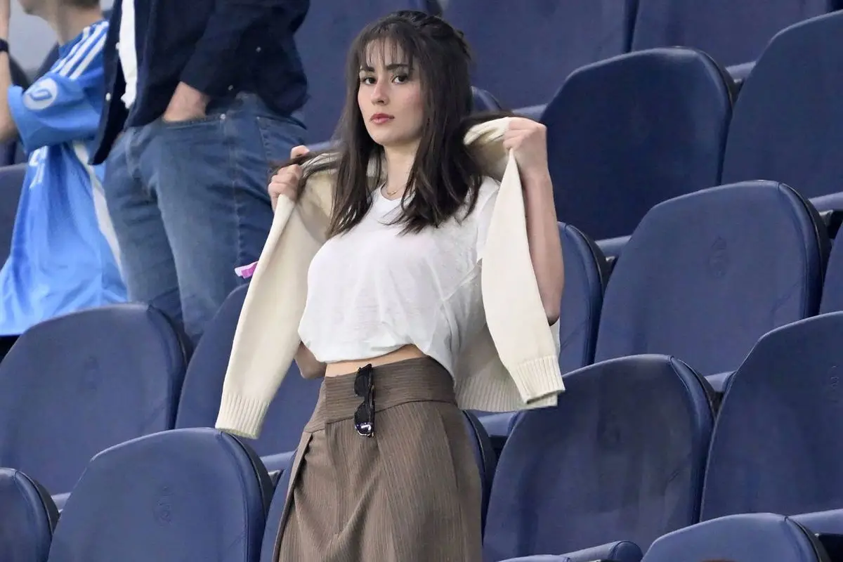 Duru Nayman tribünde Arda Güler’e destek veriyor