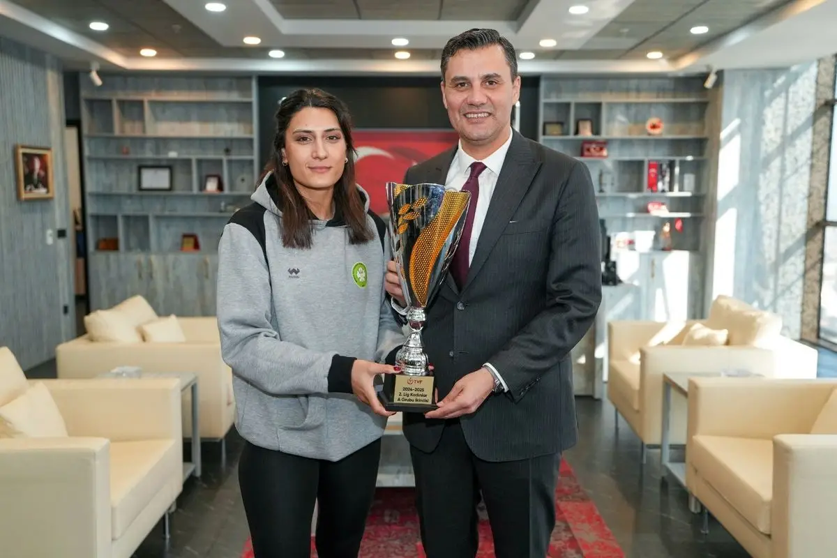 Vestel Manisa, Sultanlar Ligi'nde Yükselişini Kutlarken Ferdi Zeyrek'i Anma Töreni Düzenledi