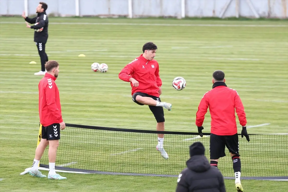 Özbelsan Sivasspor, İstanbulspor ile Kritik Hazırlık Antrenmanları Yapıyor