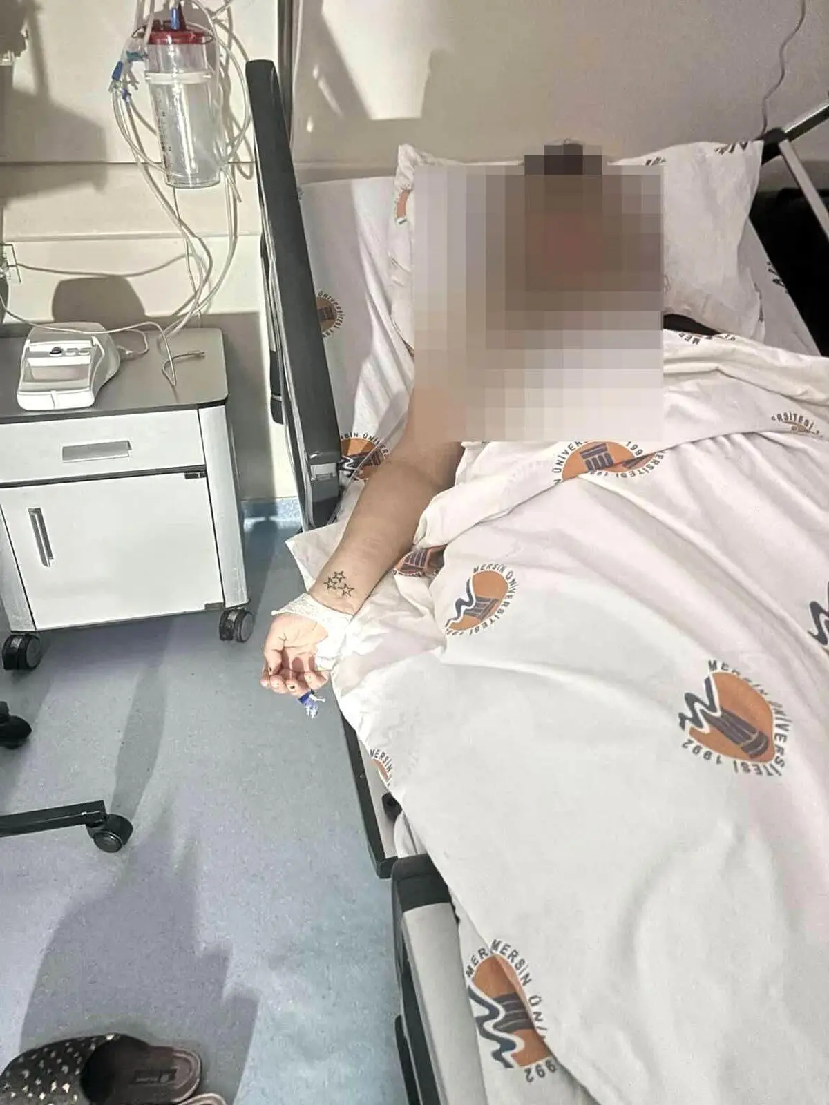 Tarsus’ta Eski Sevgili Tarafından Bıçaklı Saldırı: Genç Kadın Hastaneye Kaldırıldı