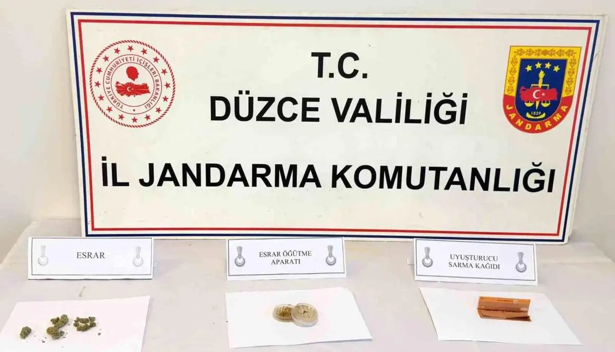 Düzce’de Jandarma Operasyonu: 8 Şahıs Uyuşturucu Maddeye El Koydu