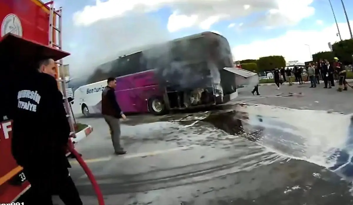 Mersin Şehirlerarası Otobüs Terminali'nde Motor Yangını Hızlıca Söndürüldü