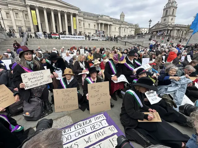Göstericilerin sloganları