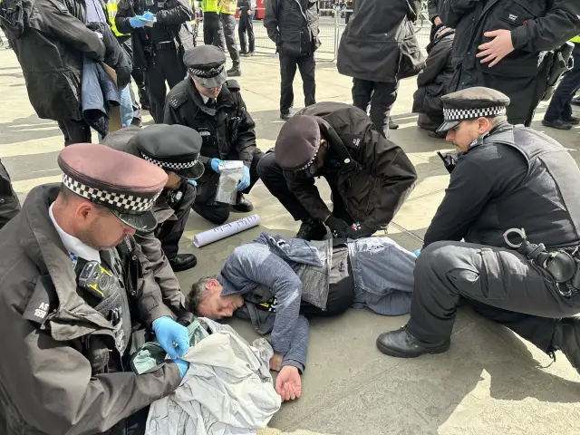 Göstericilerin yüz ifadeleri