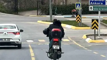 Sakarya’da Kask Yerine Koluna Takılan Sürücü Şok Etti