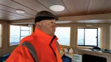 Yunan Sahil Güvenliği tekneyle etkileşimde