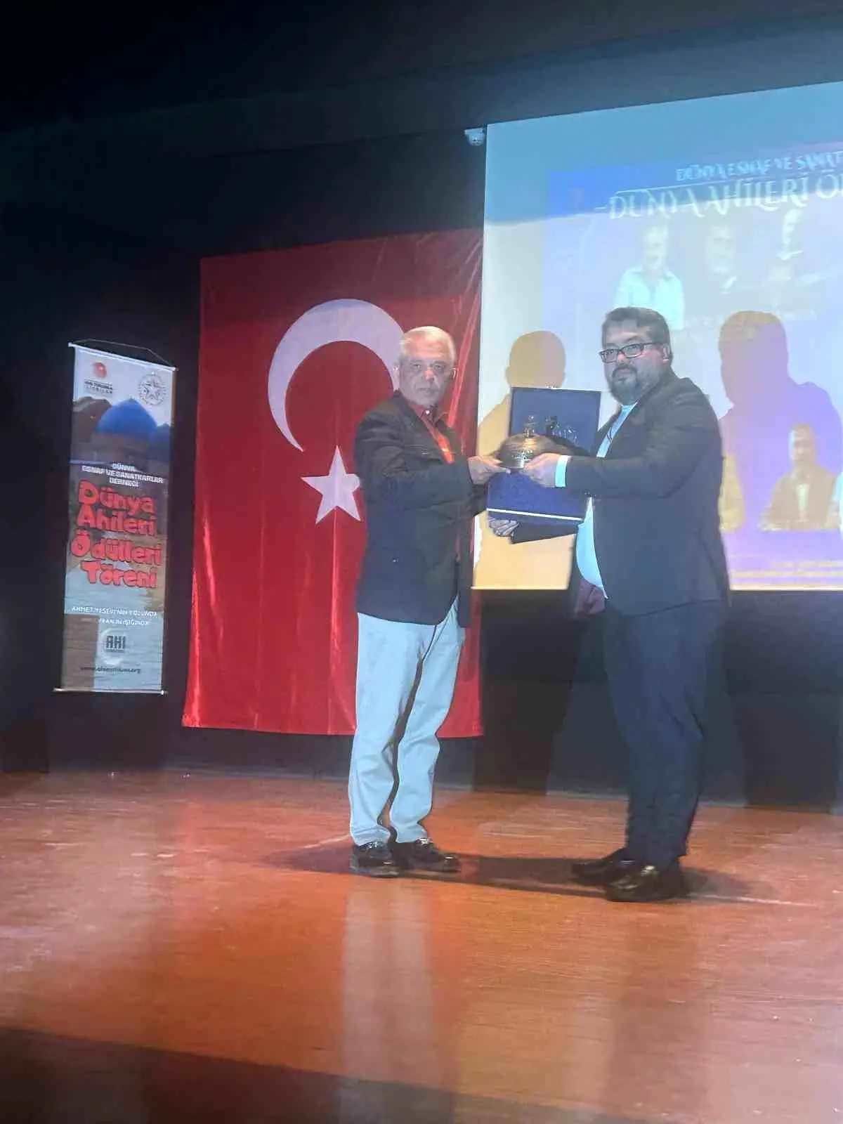 Bakışgan kardeşler ödül töreninde