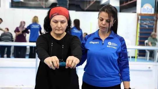 Antalya Büyükşehir Belediyesi, Dünya Parkinson Günü’nde Hastalara ve Yakınlarına Ücretsiz Eğitim Düzenledi