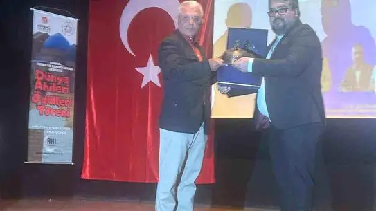 Bakışgan Kardeşler, 2025 Dünya Ahileri Ödülü’nü Kasap Halil Usta’yı Temsil Ederek Aldı