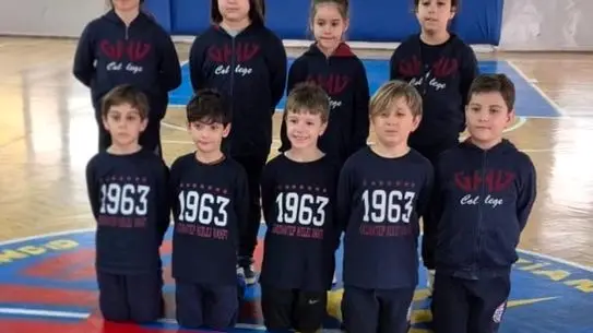 GKV Öğrencileri Yüzme Şampiyonasında Altın ve Gümüş Madalyalar Kazandı