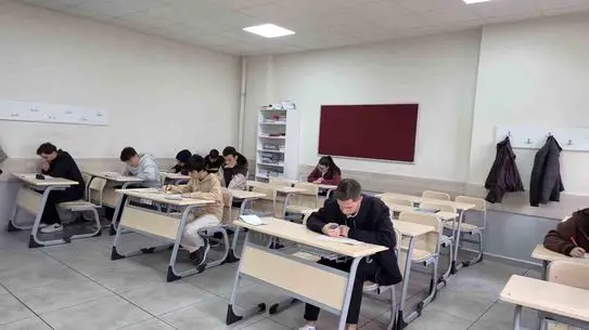 Sivas’ta Umre Ödüllü Bilgi Yarışmasıyla Öğrenciler Manevi Yolculuğa Davet Edildi