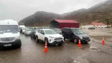 Sınır Kapısındaki Sistem Arızası Çukurca’da Saatlerce Trafiği Durdurdu